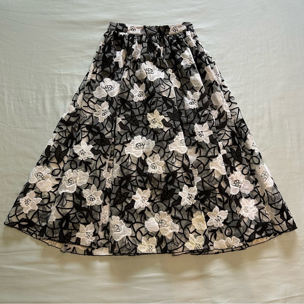 Anthropologie Erin Fetherston Black and White floral Pleated Midi Skirt size 0